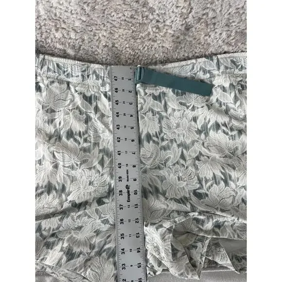 Athleta Plus Sz 22 Floral Tropical Athleisure Shorts Stretch White Green Casual - Picture 4 of 7